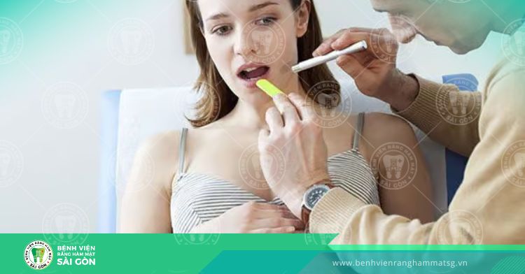 bọc răng sứ khi mang thai nên hay không nên
